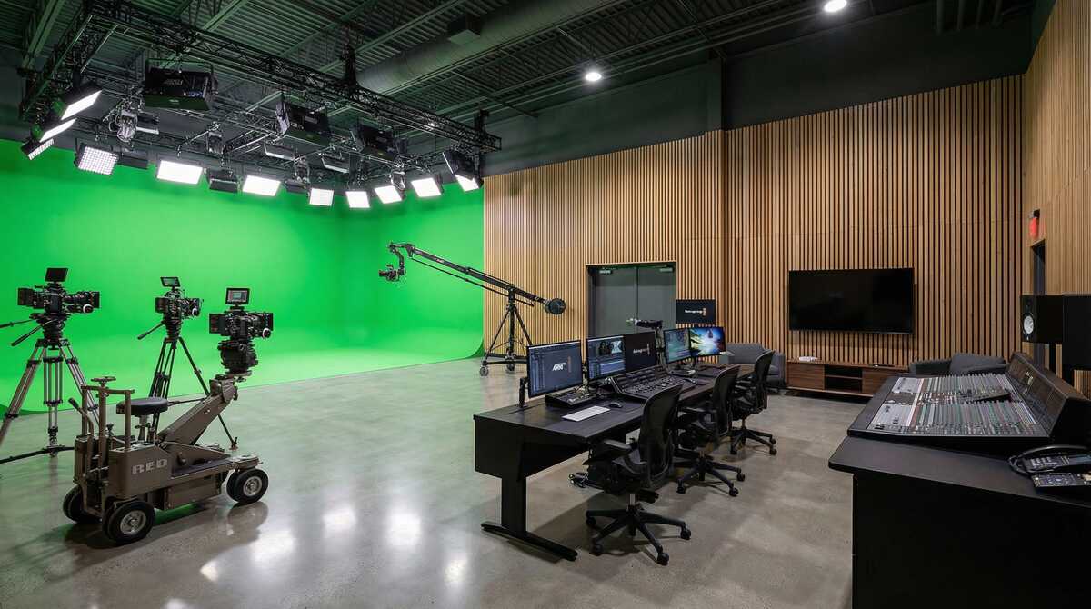 国产自拍影视制作工作室